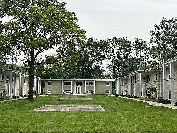1026 E Division St #B — Photo 4