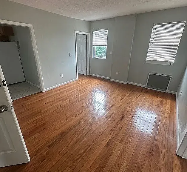 842 Congress Ave #3 — Photo 1