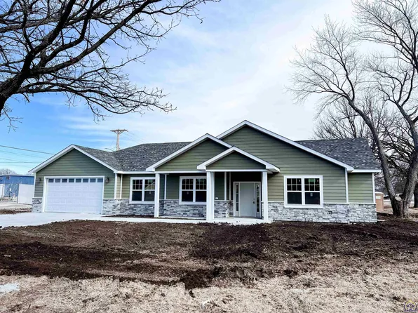 615 S 9th St, Burlington, KS 66839