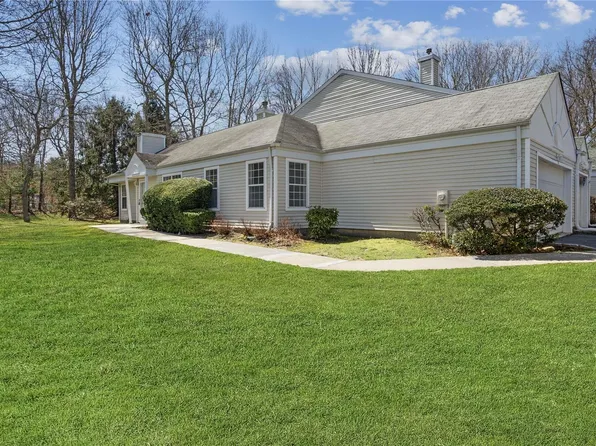 83 Fox Court #83, Manorville, NY 11949