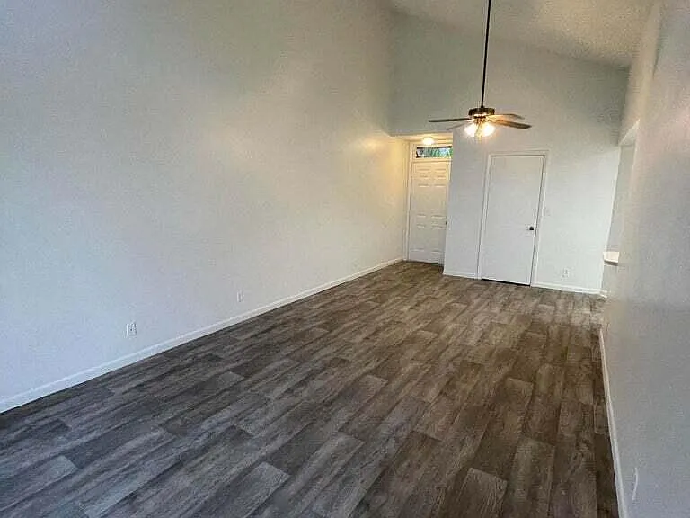 211 Lake Pointe Dr #207 — Photo 2