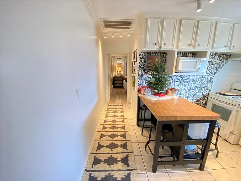 510 1/2 Moody St — Photo 7