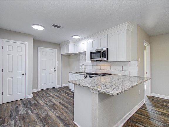3rd image of 3802 Ranch St