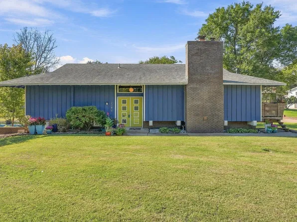 2242 N Redbud Ln, Wichita, KS 67204