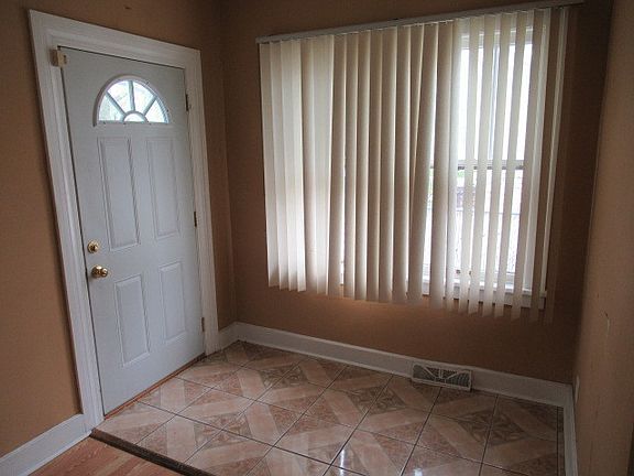 2nd image of 14845 Perry Ave