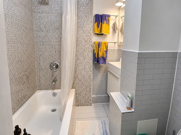 298 Suydam St #2R — Photo 8