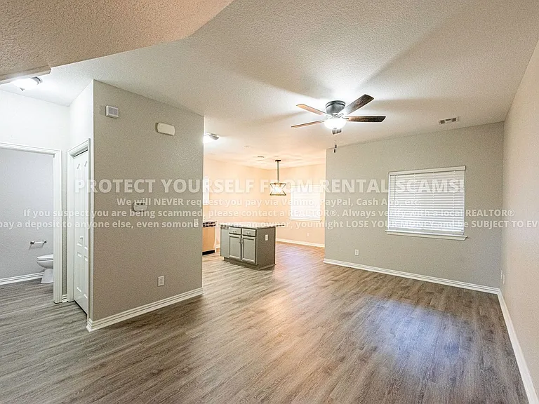 758 W Breeze Cv — Photo 3