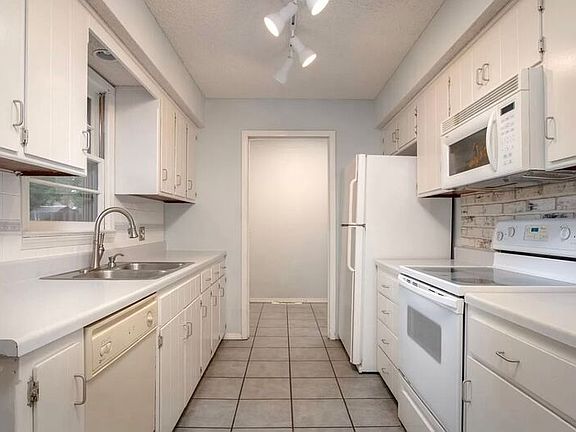 5th image of 1714 W Swan St