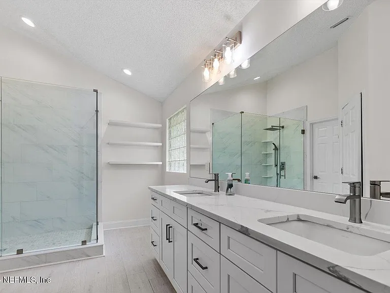 1722 Branch Vine Dr W — Photo 20