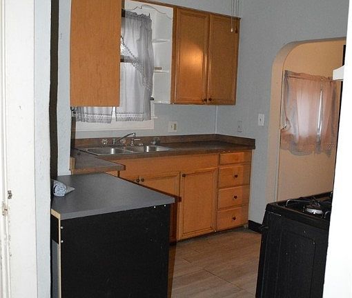 3rd image of 903 West Ave