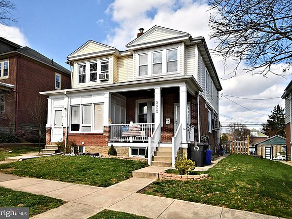 2nd image of 222 E 8th Ave