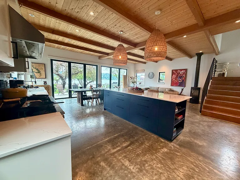 3264 Crystal Springs Dr NE — Photo 3