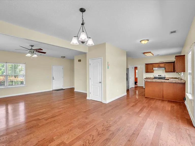 256 Savannah Ln — Photo 6