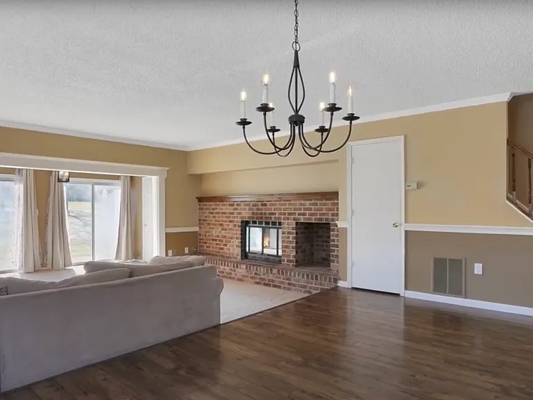 1501 Doolittle Dr — Photo 9