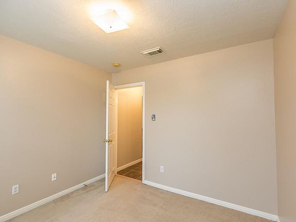 3rd image of 5147 W Harrow Dr