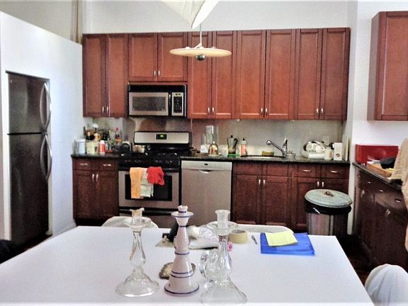 5th image of 156 W 22nd St APT 3
