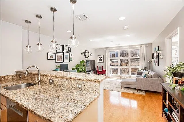 Harrison Court — Photo 4