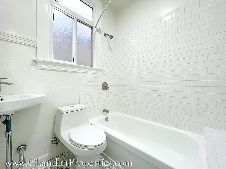 3255 Sacramento St — Photo 5