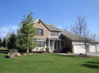 949 Hidden Valley Dr, Lake Orion, MI