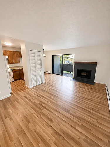 1527 Blake Ave #211 Photo 1