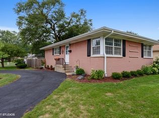 6 W White Oak St, Arlington Heights, IL 60005