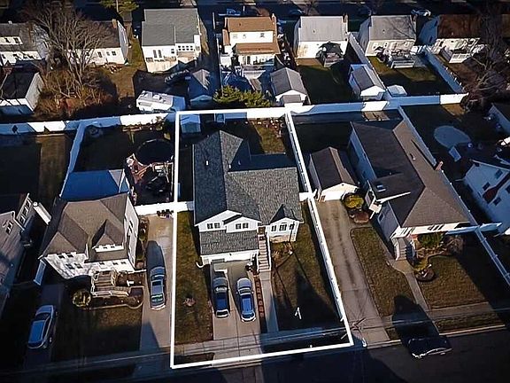 3rd image of 105 S Bay Ave