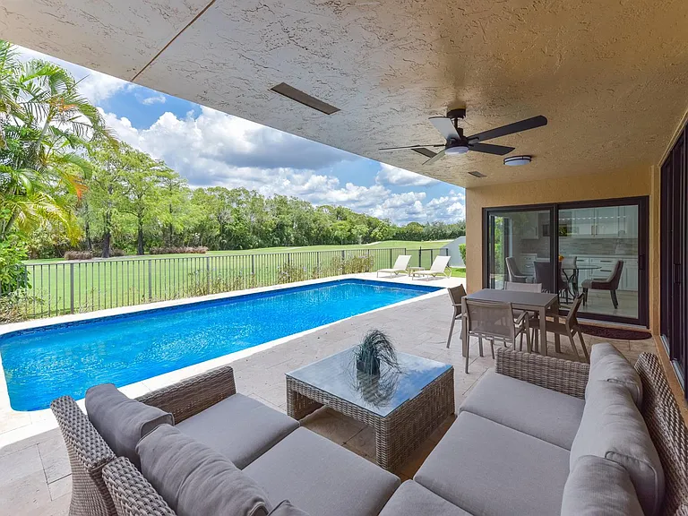 11204 Clover Leaf Cir — Photo 35