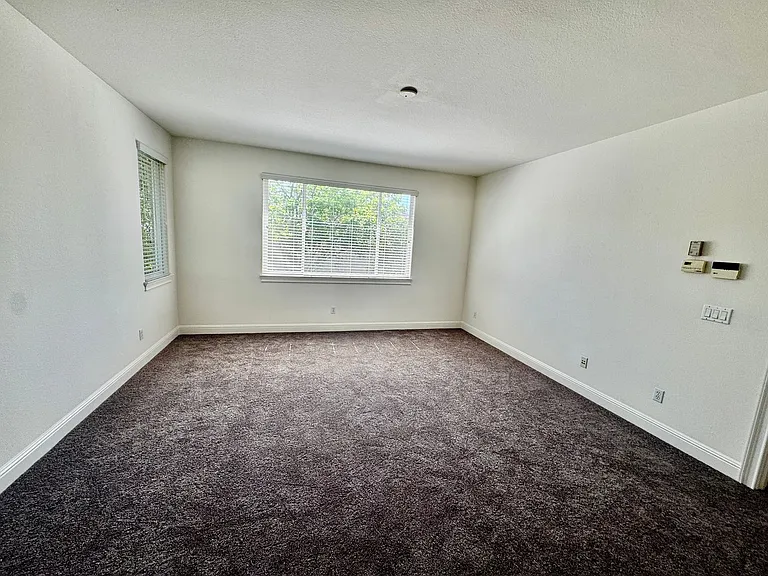 1902 Foster Way — Photo 20