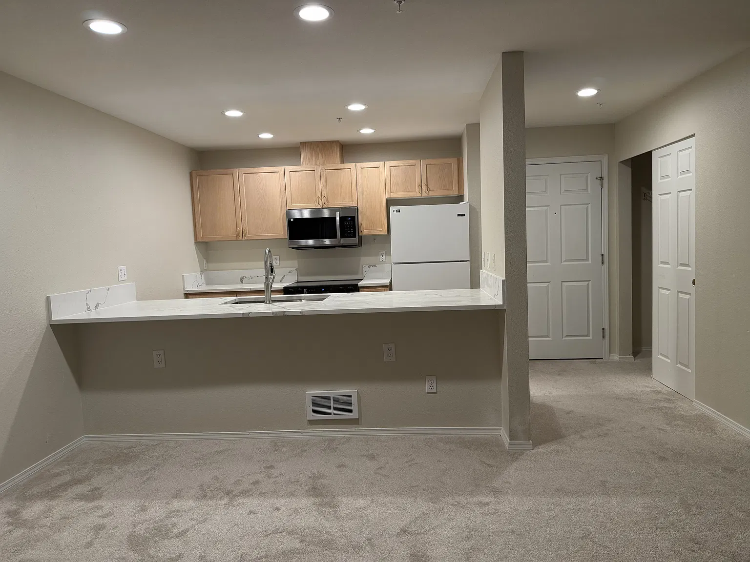 2 bed, 1000 sqft, $2,490 — Photo 4