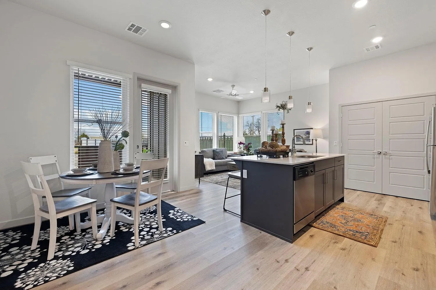 La Vida 55+ Luxury Living — Photo 4