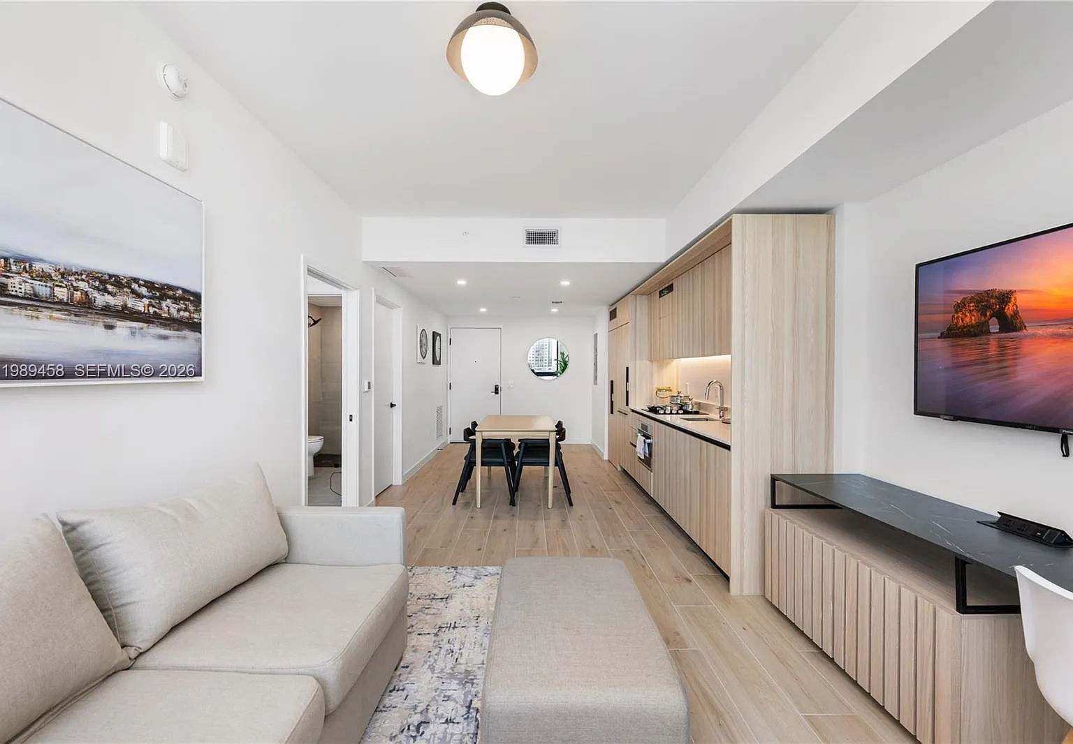 District 225 Condominium — Photo 3