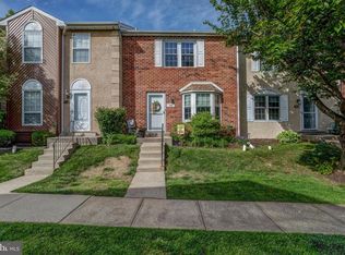 426 Cedarcrest Ln, Upper Chichester, PA 19014