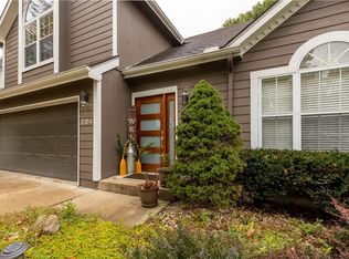 204 NW Cody Dr, Lees Summit, MO 64081