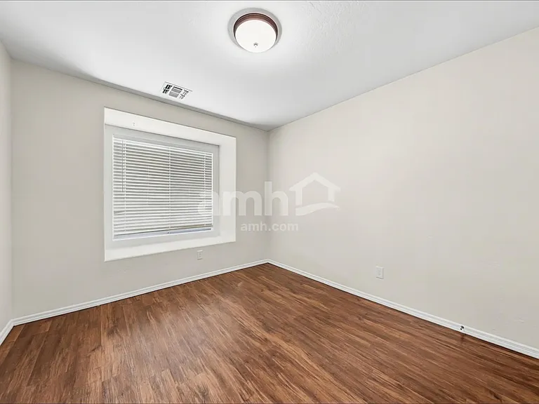 17238 W Maui Ln — Photo 15