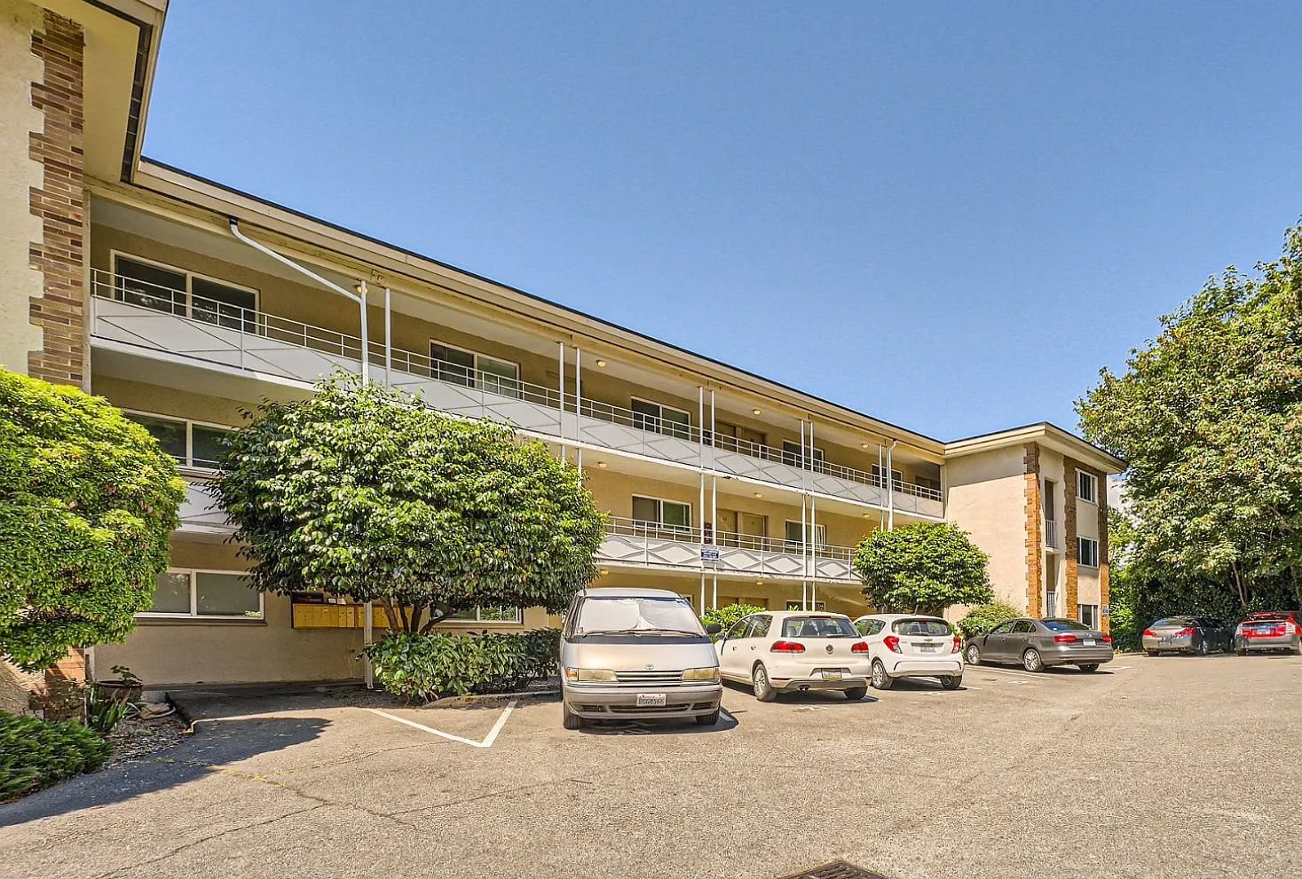 Anne Vista Apartments — Photo 2
