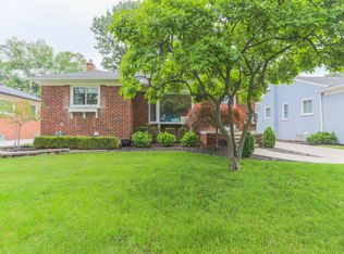 1530 Aline Dr, Grosse Pointe Woods, MI