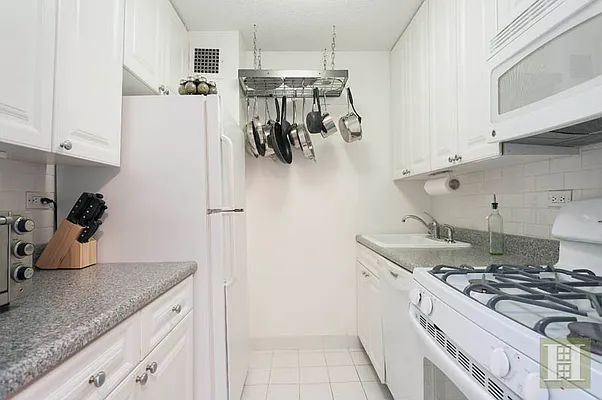 Rented by Halstead Real Estate | media 19