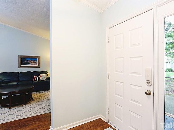 3rd image of 113 Mossbark Ln