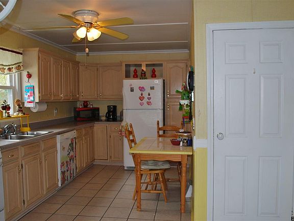 3rd image of 2 Greenway Cir
