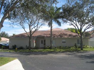 9840 SW 2nd St, Pembroke Pines, FL 33025