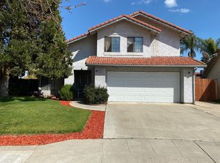 3296 N Saratoga Ave, Fresno, CA