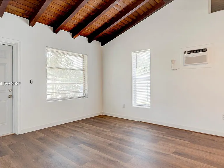 1085 NE 128th Street Front #FRONT — Photo 7