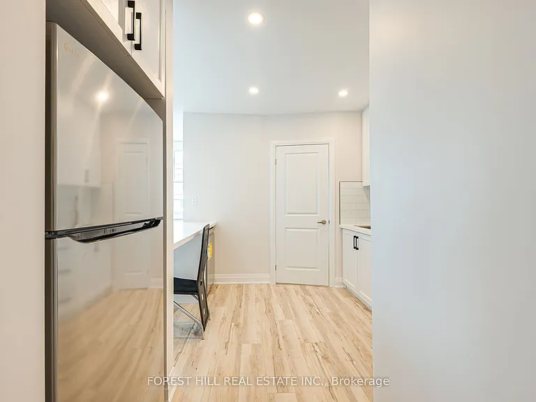7725 Yonge St #2 — Photo 5