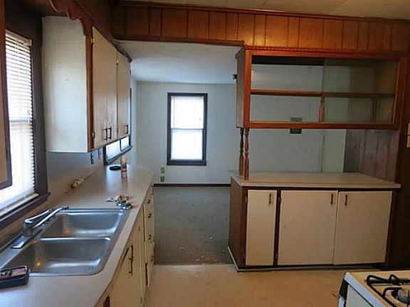 4th image of 1202 S Okfuskee Ave