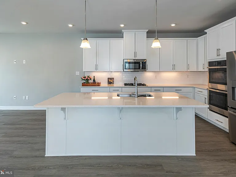 2410 Lenox Dr — Photo 9