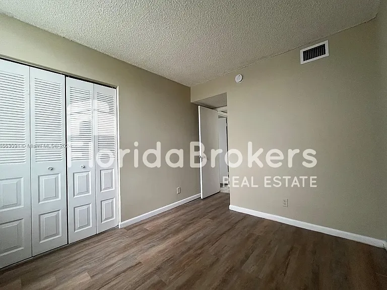 212 Lake Pointe Dr #209 — Photo 8