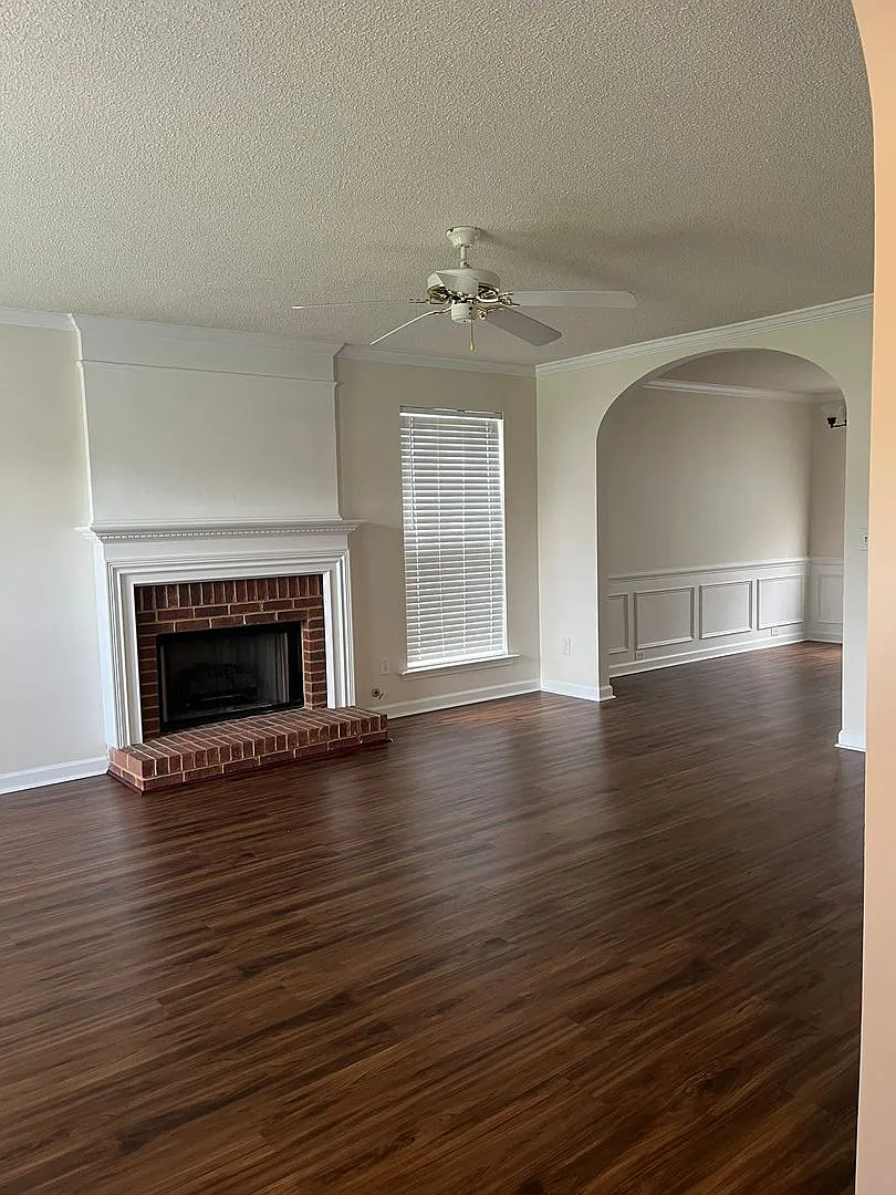 4 bed, 2.5 bath, 1843 sqft, $2,295 — Photo 2