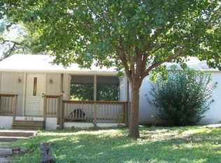 812 NE 28th St, Grand Prairie, TX 75050