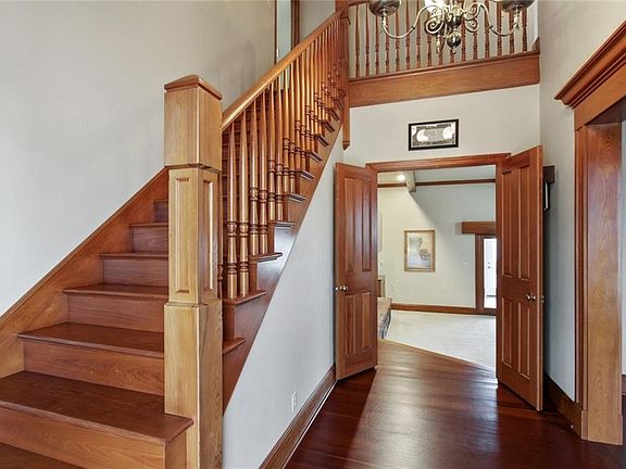 5th image of 147 Somerset St