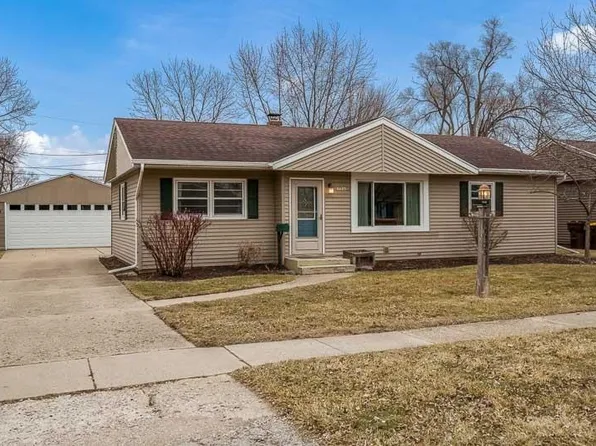 6125 John St, Loves Park, IL 61111